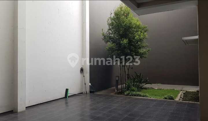 RUMAH PREMIUM MINIMALIS MODERN 2 LANTAI NYAMAN SIAP HUNI DI SINGGASANA PRADANA BANDUNG RUMAH PREMIUM MINIMALIS MODERN 2 LANTAI NYAMAN SIAP HUNI DI SINGGASANA PRADANA BANDUNG