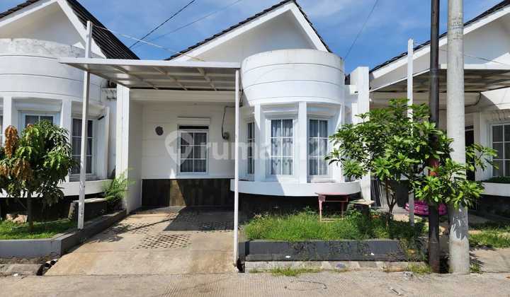 A nice, comfortable, minimalist house ready to occupy in Bentang Artha Residence, Bojongsoang, Bandung.