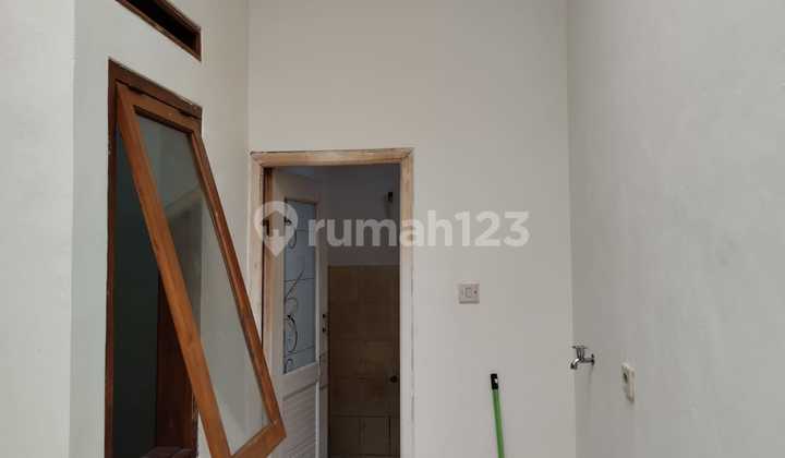 A Comfortable, Well-Maintained, Move-In Ready Minimalist House in Taman Cibaduyut Indah TCI, Bandung 2