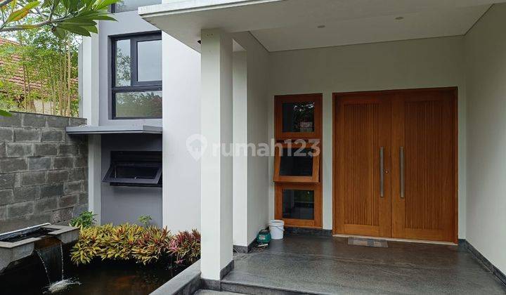RUMAH MEWAH TENGAH KOTA SEMI FURNISHED 2,5 LANTAI SIAP HUNI DI SAYAP GATOT SUBROTO BANDUNG 1