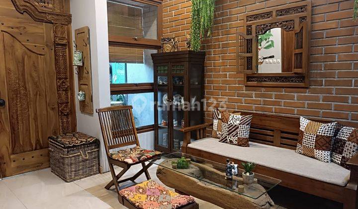 Rumah Cantik Antik Full Furnished 2 Lantai Siap Huni Di Buah Batu Bandung 1