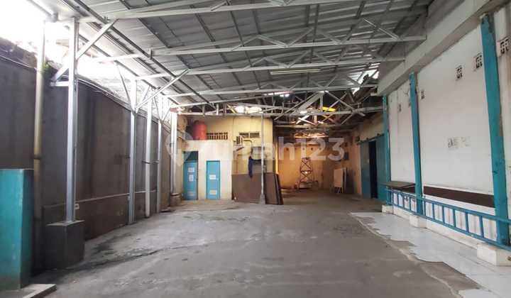 GUDANG LUAS LOKASI STRATEGIS RAMAI SIAP PAKAI DI CIBEUREUM BANDUNG