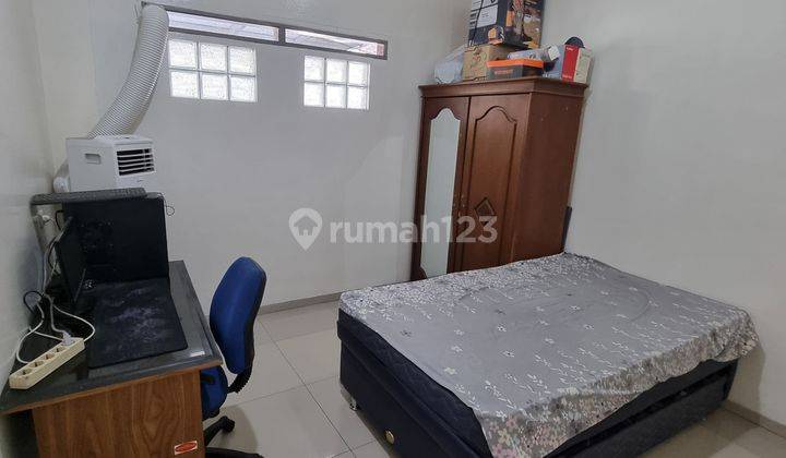 Rumah Keren 1,5 Lantai Semi Furnished Lingkungan Nyaman Siap Huni di Singgasana Pradana Bandung 2