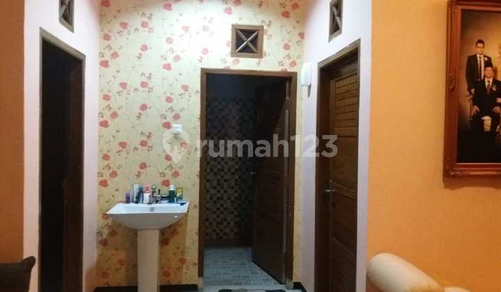 A comfortable, well-maintained minimalist house ready to occupy in Venus Soekarno Hatta, Bandung.