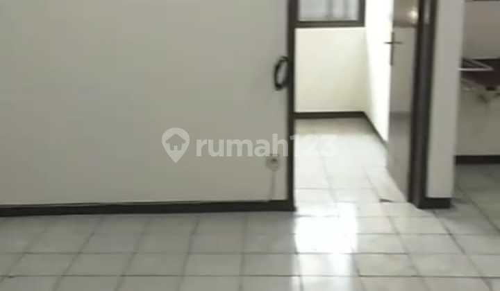 RUKO 2,5 LANTAI LOKASI RAMAI STRATEGIS COCOK UNTUK SEGALA USAHA SIAP PAKAI DI MOHAMAD TOHA BANDUNG