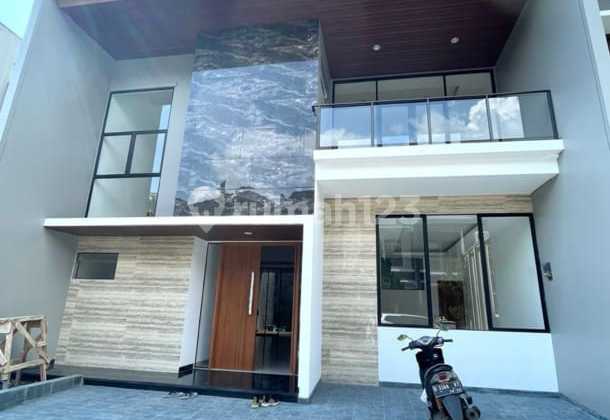 RUMAH BARU 2 LANTAI MINIMALIS MODERN LINGKUNGAN NYAMAN SIAP HUNI DI SINGGASANA PRADANA BANDUNG