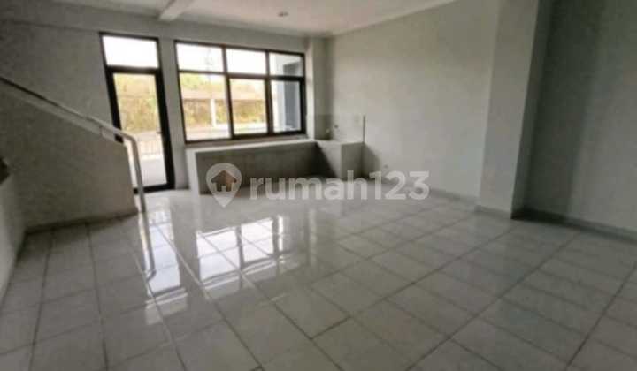 RUKO 4,5 LANTAI LOKASI RAMAI STRATEGIS SIAP PAKAI DI SURYA SUMANTRI BANDUNG