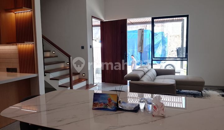 RUMAH BARU 3 LANTAI MINIMALIS MODERN NYAMAN SIAP HUNI DI SETRADUTA RIVERSIDE BANDUNG 2