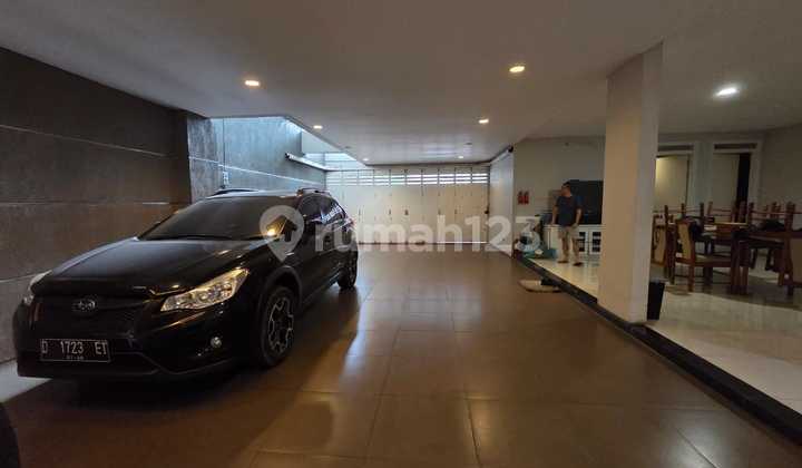 RUMAH MEWAH 3 LANTAI SEMI FURNISHED SIAP HUNI DI SINGGASANA PRADANA BANDUNG 2