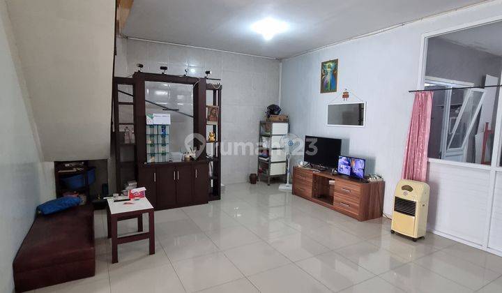 Rumah Keren 1,5 Lantai Semi Furnished Lingkungan Nyaman Siap Huni di Singgasana Pradana Bandung 1