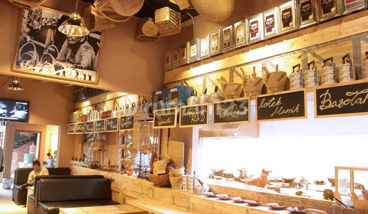 The business space is already operational, located in a strategic and bustling area in Cisangkuy, Bandung.