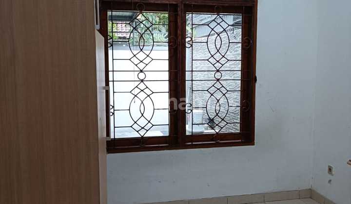 A Charming, Comfortable, and Well-Maintained Ready-to-Occupy House in Batununggal, Bandung. 2