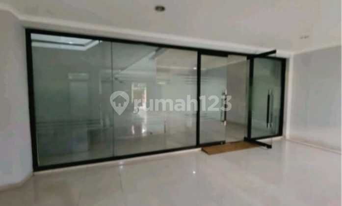 RUKO 4,5 LANTAI LOKASI RAMAI STRATEGIS SIAP PAKAI DI SURYA SUMANTRI BANDUNG 2