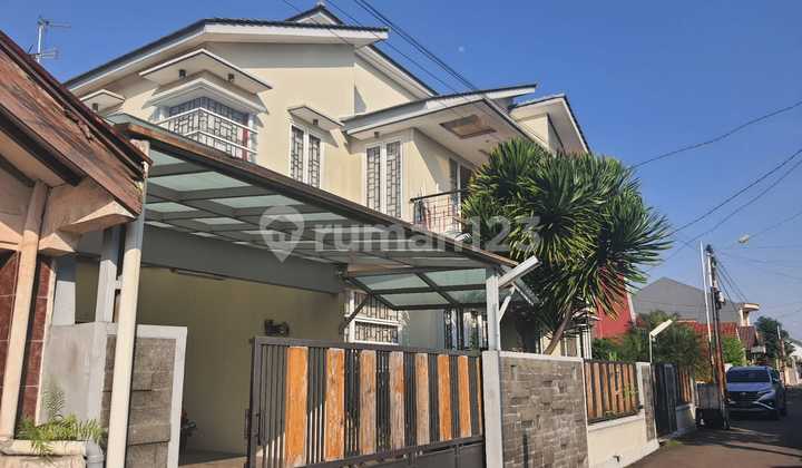 RUMAH BAGUS MINIMALIS MODERN 2 LANTAI SEMI FURNISHED SIAP HUNI DI MARGAHAYU PERMAI BANDUNG