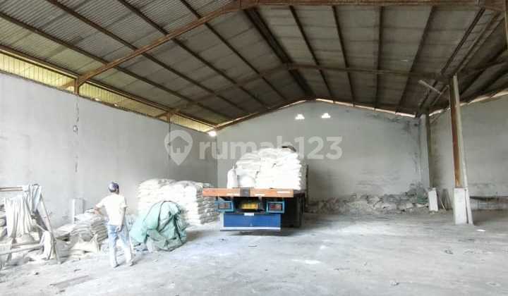SPACIOUS STRATEGIC WAREHOUSE READY FOR USE IN CIBOLERANG BANDUNG