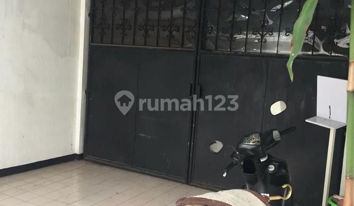 A spacious, beautiful, comfortable, well-maintained, ready-to-occupy house in Parakan Asri, Batununggal, Bandung. 2