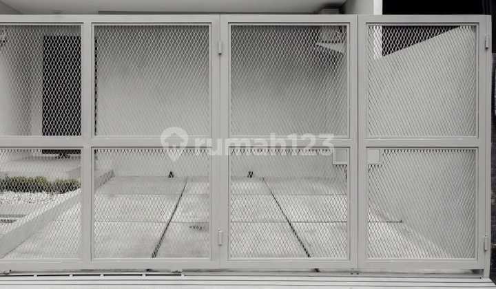 For Sale: Setra Dago Antapani House Near Medika Hospital, Santo Yusup. 2