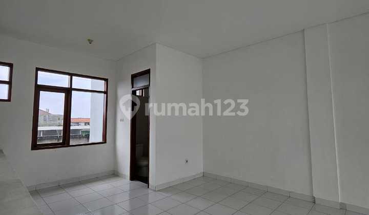 RUKO 2 LANTAI MINIMALIS MODERN STRATEGIS COCOK UNTUK SEGALA USAHA SIAP PAKAI DI DERWATI MAS BANDUNG 2