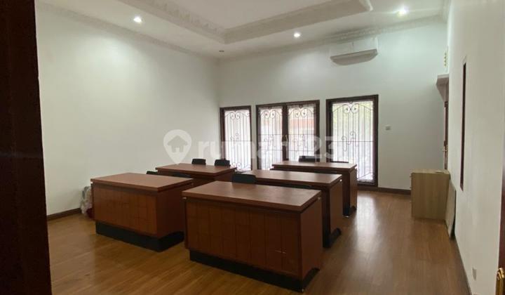 RUMAH MEWAH 3 LANTAI FASILITAS LENGKAP PREMIUM SIAP HUNI DI CISITU INDAH BANDUNG