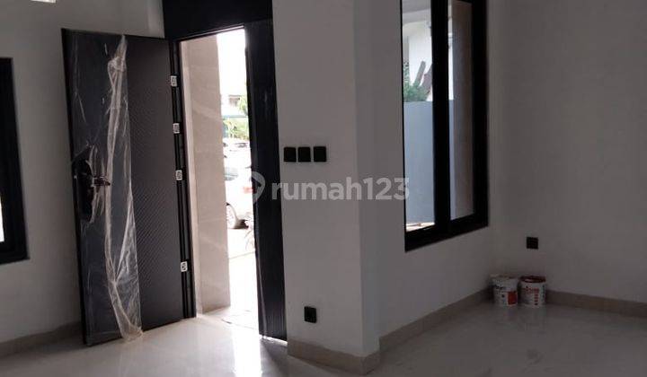 RUMAH BARU MINIMALIS MODERN 2 LANTAI SIAP HUNI DI SINGGASANA PRADANA BANDUNG