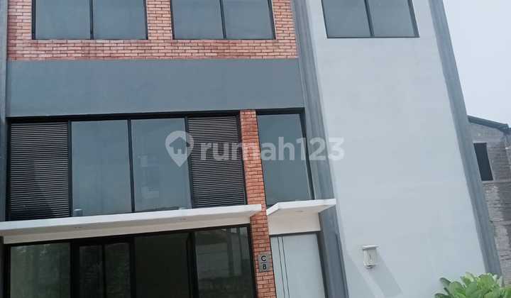 GUDANG LUAS BERSIH STRATEGIS SIAP PAKAI DI KAWASAN PERGUDANGAN BATUJAJAR BANDUNG