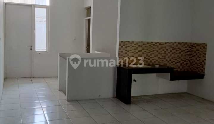 RUKO 2 LANTAI LOKASI RAMAI STRATEGIS SIAP PAKAI DI TAMAN HOLIS INDAH 2 THI2 BANDUNG