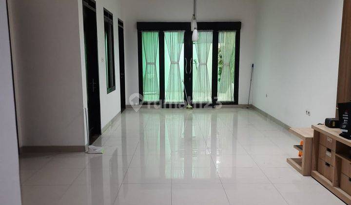 Rumah Bagus Semi Furnished Lingkungan Nyaman Siap Huni di Batununggal Bandung 1