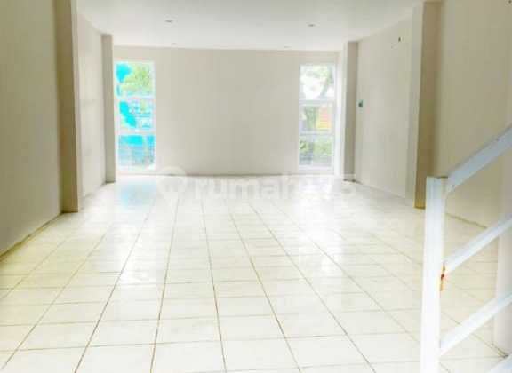 RUKO LUAS STRATEGIS 3 LANTAI SIAP PAKAI DI BUAH BATU BANDUNG