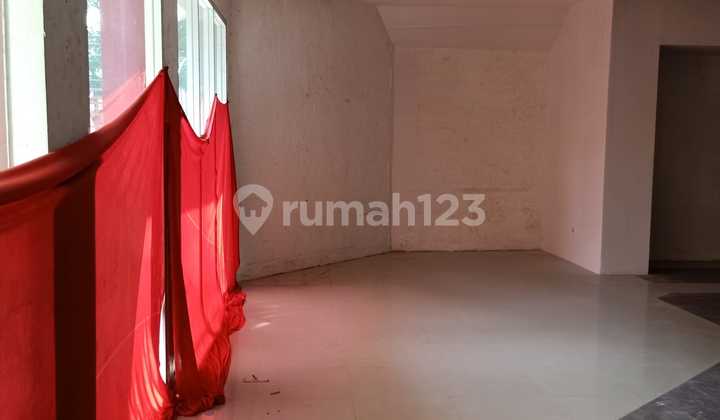 SPACIOUS STRATEGIC BUSINESS SPACE SUITABLE FOR ALL VENTURES READY FOR USE ON VETERAN MAIN ROAD BANDUNG