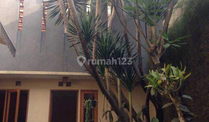 Rumah Mewah 3 Lantai Full Furnished Lingkungan Nyaman Strategis Di Setrasari Bandung 2