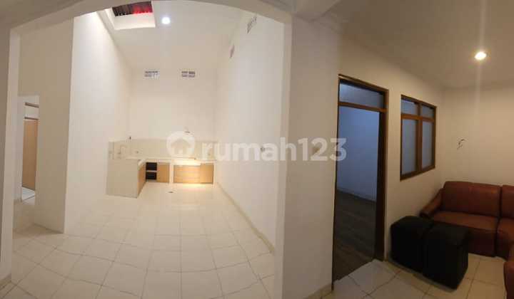 COMFORTABLE STRATEGIC READY-TO-OCCUPY HOUSE IN SUMBERSARI BANDUNG