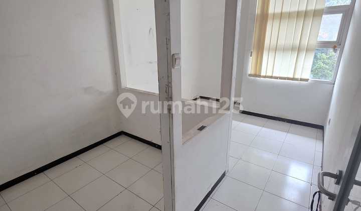 RUKO 2,5 LANTAI STRATEGIS RAMAI COCOK UNTUK SEGALA USAHA SIAP PAKAI DI SINGGASANA PRADANA BANDUNG