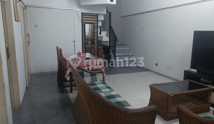 RUMAH ASRI 2 LANTAI FULL FURNISHED NYAMAN SIAP HUNI DI MARGAHAYU RAYA BANDUNG