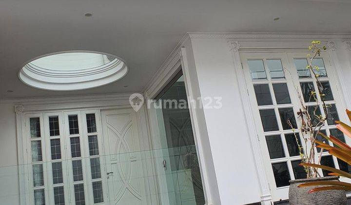 Rumah Mewah Klasik 2 Lantai Semi Furnished Siap Huni Di Singgasana Raya Bandung 1