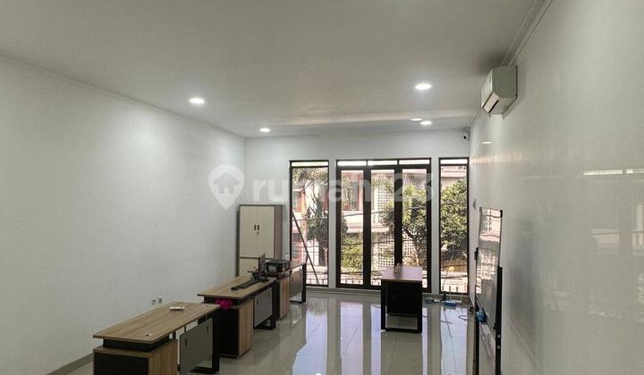 STRATEGIC 2.5-STORY SHOPHOUSE FULLY FURNISHED READY FOR OFFICE USE IN GUNUNG BATU BANDUNG STRATEGIC 2.5-STORY SHOPHOUSE FULLY FURNISHED READY FOR OFFICE USE IN GUNUNG BATU BANDUNG