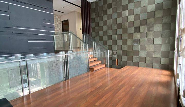 Rumah Lux Terawat 2,5 Lantai Minimalis Modern Siap Huni di Singgasana Bandung 1