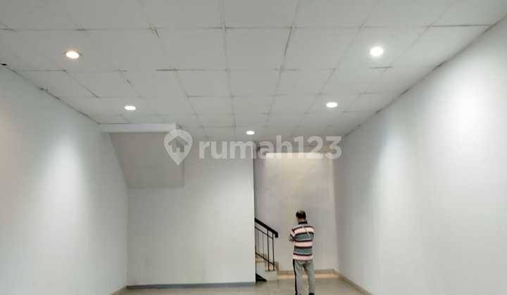 RUKO 2,5 LANTAI LOKASI RAMAI STRATEGIS SIAP PAKAI DI MEKAR WANGI BANDUNG