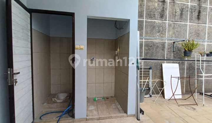 A Well-Maintained Two-Story Asri House in a Comfortable Neighborhood, Ready to Occupy in Cigadung, Bandung 2