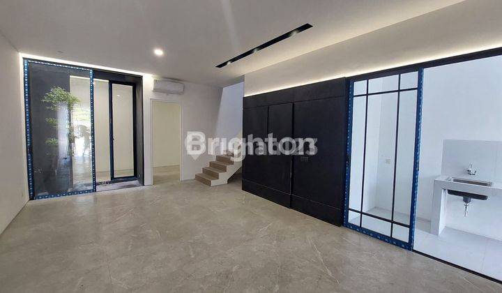 RUMAH MODERN 2 LANTAI BARU GRESS KUALITAS PREMIUM DESIGN LEGA, ONE GATE SYSTEM, NO BANJIR STRATEGIS DEKAT RUNGKUT  TOL TAMBAK SUMUR TOL BREBEK RS ROYAL RSI 7&#39;&#39; KE UNIV PETRA 10&#39;&#39; KE UBAYA 2