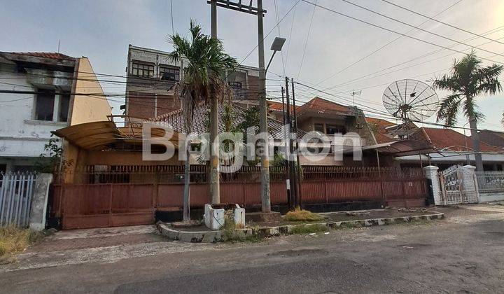 DI PUSAT KOTA RUMAH 1,5 LANTAI BISA UNTUK USAHA, KANTOR, STRATEGIS DEKAT JAKSA AGUNG SUPRAPTO BALAI KOTA SURABAYA KUSUMA BANGSA RS ADI HUSADA GRAND CITY 1