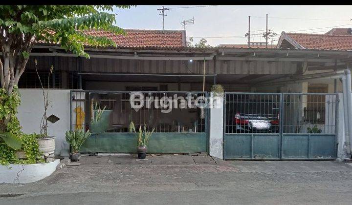 BUTUH CEPAT LAKU!!!  RUMAH LAMA HITUNG TANAH, BISA DIBAGI UNTUK 2 RUMAH, STRATEGIS DEKAT AHMAD YANI UNIV. KRISTEN PETRA BANDARA JUANDA RS ROYAL TOL WARU TOL BERBEK 1