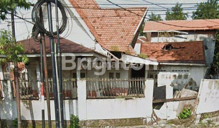 RUMAH HITUNG TANAH POSISI HOOK NOL JALAN RAYA, COCOK UNTUK USAHA DEKAT PUSAT KOTA 1