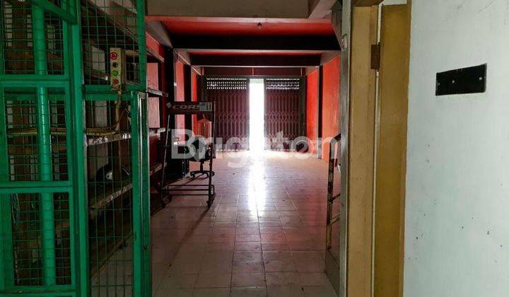 RUKO 3 LANTAI AREA PADAT PENDUDUK ADA LIFT BARANG STRATEGIS DI NOL JALAN RAYA DEKAT KENJERAN PUTROAGUNG TAMBAKSARI MERR. COCOK UNTUK KANTOR, APOTEK, USAHA BAHAN BANGUNAN, ALAT² LISTRIK DAN SEGALA JENIS USAHA 2