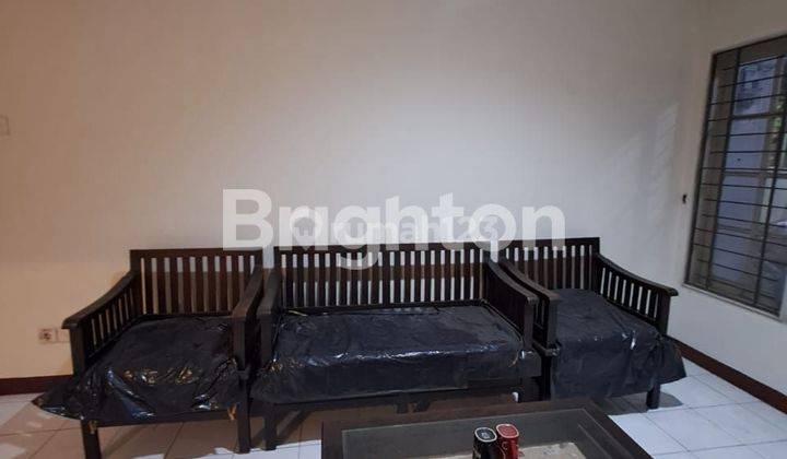 RUMAH 1 LANTAI SIAP HUNI, SEMI FURNISHED, STRATEGIS DEKAT UBAYA BANDARA JUANDA MERR 2