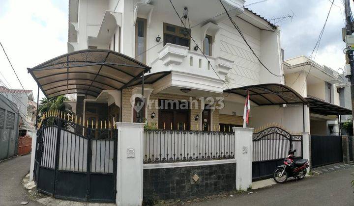 Rumah Hoek Tebet Furnished Jalan 2 Mobil 1