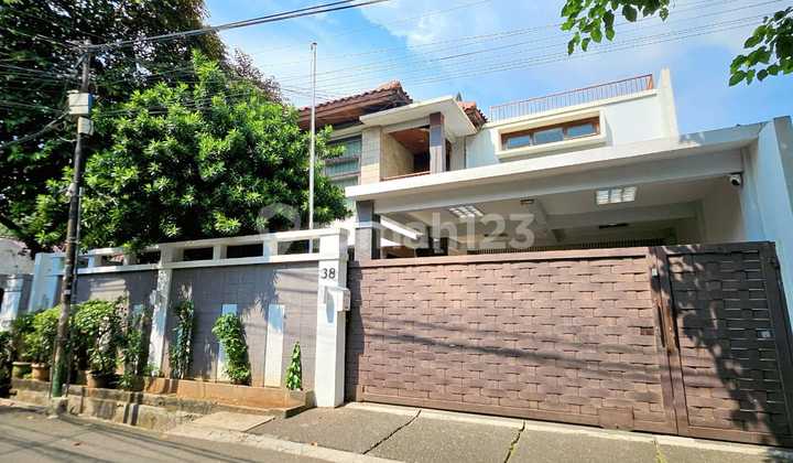 Rumah Fully Furnished & Swimming Pool Duren Tiga Jakarta Selatan