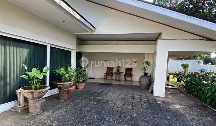 Rumah Halaman Luas Dan Kolam Renang Kemang Utara 2