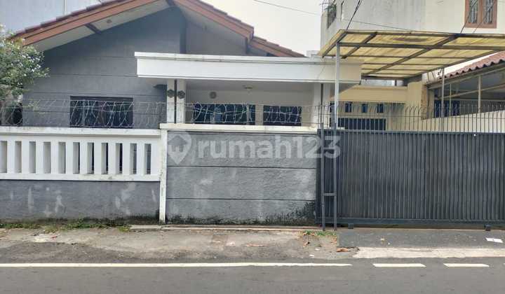Ready-to-Occupy House, Wide Road, East Tebet, Near Social Facilities