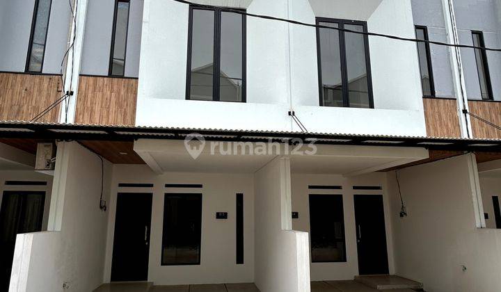 Rumah Lokasi Strategis, di Depok, Sudah SHM 1