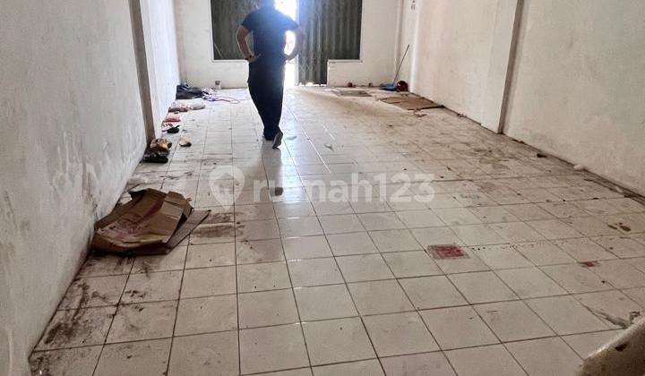 Nice shop house in the busy Mutiara Kosambi 2 warehouse area, suitable for business